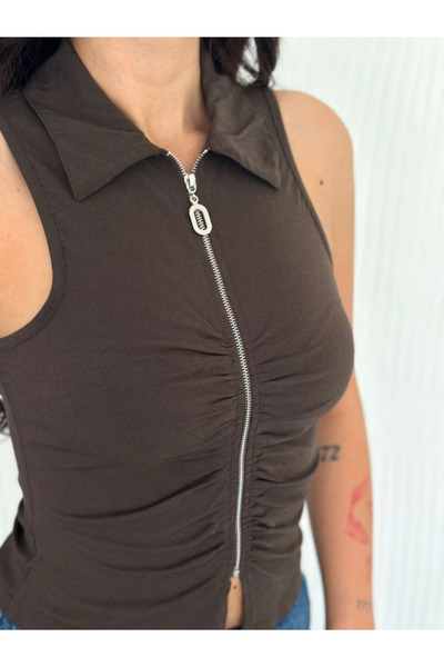 SuQ Αμάνικη μπλούζα με γιακά και φερμουάρ - καφέ