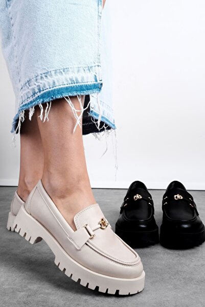 Lal Shoes & Bags Wopyt Дамски обувки с детайлна златна катарама и дебела подметка - кремави