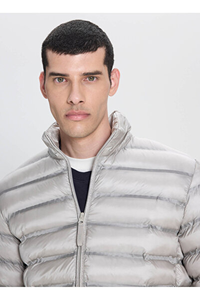 Lee Regular Fit Normal Kesim Dik Yaka Fermuarlı Gri Bej Şişme Mont