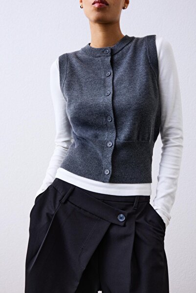 Bershka Düğmeli triko yelek