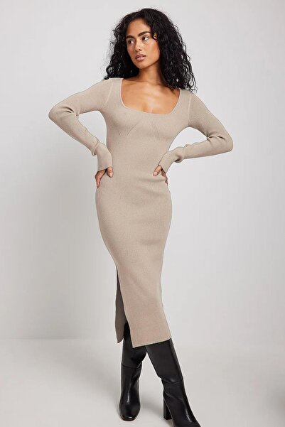 Seeh فستان طويل نسائي بياقة مربعة بلون الحجر SH309