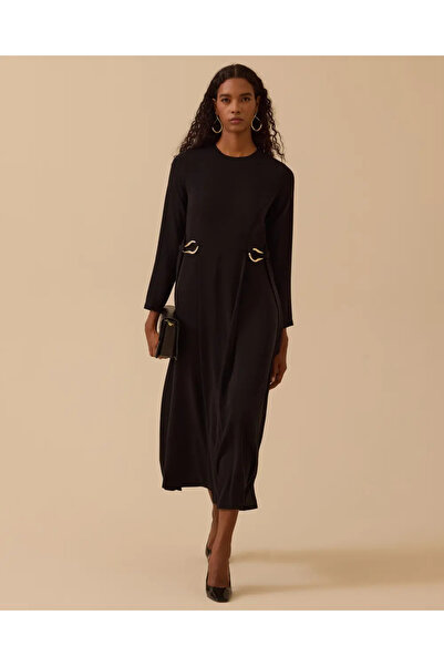 SEÇİL Γυναικείο φόρεμα μάξι σε γραμμή Α με μεταλλικά αξεσουάρ στη μέση - Μαύρο