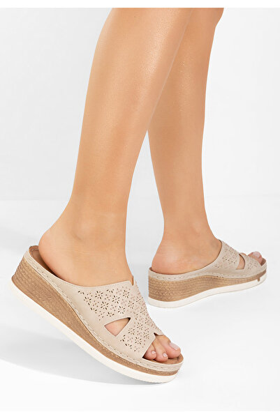 B T Shoes Béžové pantofle na klínku Larue