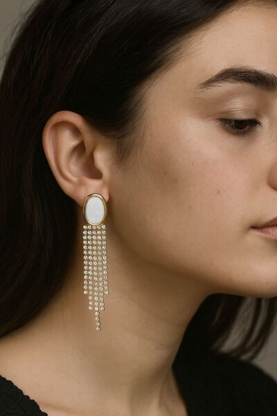 Gunessa Taşlı Altın Kaplama Sallantılı Küpe – Zarif Kristal Taşlı Uzun Kadın Küpe