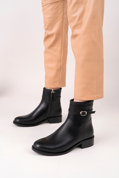 NOSEY SHOES حذاء نسائي يومي من نانسي موديل مصنوع من الجلد الطبيعي باللون الأس...