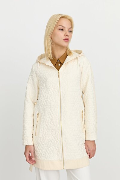 Nihan İnce Kapitone Aksesuar Detaylı Kapşonlu Kap Ekru