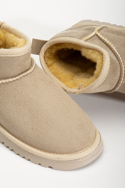 RİSSOLİ Γυναικείες μίνι μπότες με λεπτή σόλα σε μπεζ σουέντ με επένδυση από γούνα