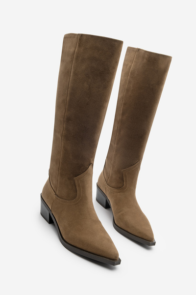 Marjin Γυναικείες μπότες Western χωρίς φερμουάρ με μυτερή μύτη Mivez Tan Suede