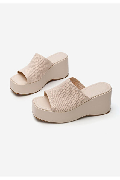 B T Shoes Béžové pantofle na klínku Yasmyne