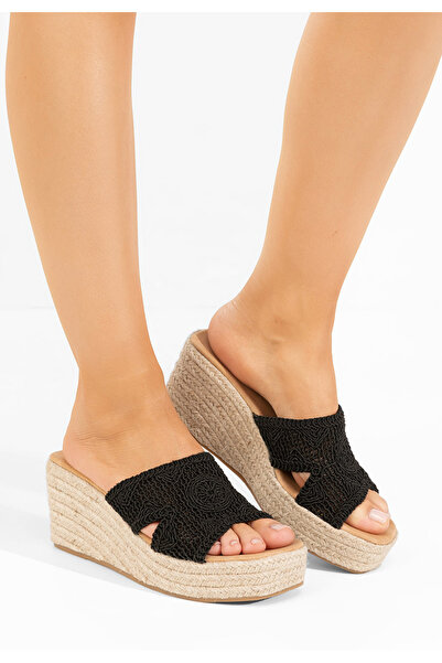 B T Shoes Černé pantofle na platformě Carlena