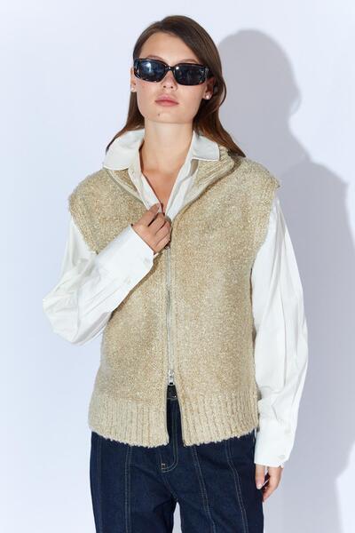 TENA Women's Camel Zippered Boucle Vest