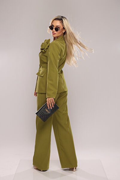 Pretty Women's colorful suit with flower