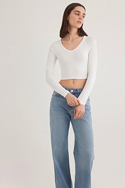 TENA Women's White Long Sleeve V-Neck Blouse