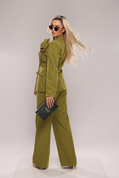 Pretty Women's colorful suit with flower