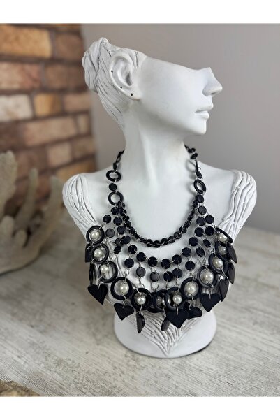 SEDEF TAKI Siyah tasarım kemik el işlemeli kolye