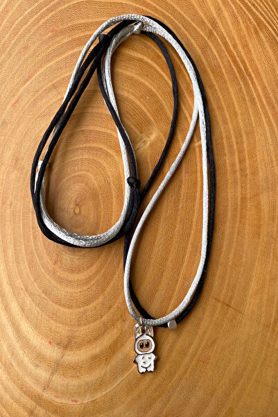 Shepidi قلادة من الحبل باللونين الأسود والرمادي مع شخصية لابوبو مكونة من قطعتين