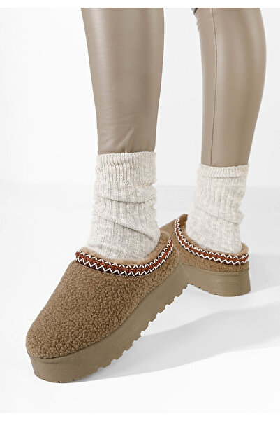 B T Shoes Khaki pantofle na platformě Delsie