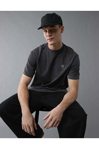 AMERICAN EAGLE تي شيرت بشعار AE