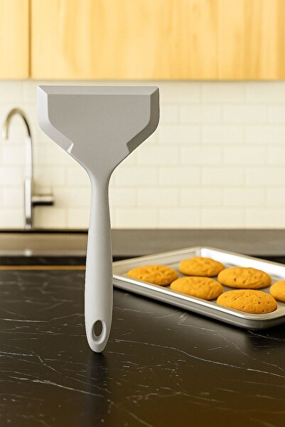 TARIK HOME Wide Silicone Kitchen Spatula - Easy to Clean, Non-Stick, Ergonomic Handle and Heat Resistant