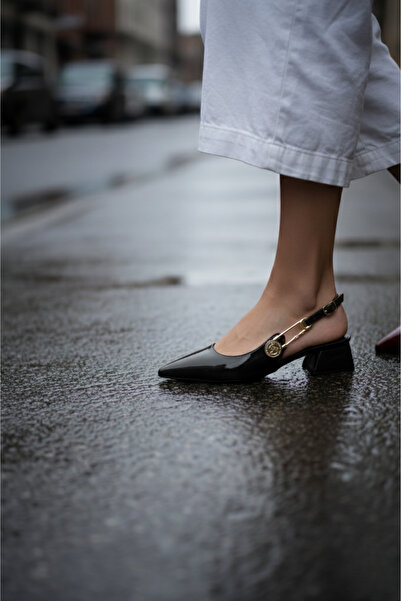 Brielfy Vexilia Flag Heel Buckle Detailed Classic Shoes