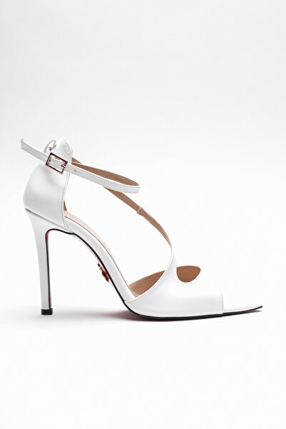 Ayakkabı Ateşi Women's Cross-Strapped Thin Heeled Shoes Yelar White Patent Leather