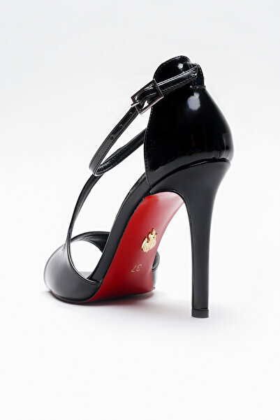 Ayakkabı Ateşi Women's Cross-Strapped Thin Heeled Shoes Yelar Black Patent Leather
