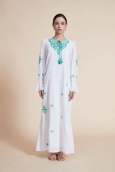 Yola فستان ماكسي مطرز بأكمام طويلة