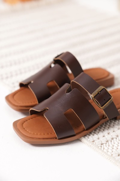 Celinora Garcia genuine leather slippers in bitter coffee