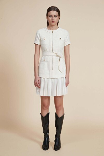 Yola فستان قصير بأكمام قصيرة ومكشكش