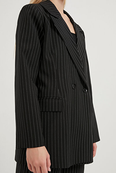 Arma Life Γυναικείο μπλέιζερ με ριγέ επένδυση σε στυλ γραφείου, μαύρο παλτό