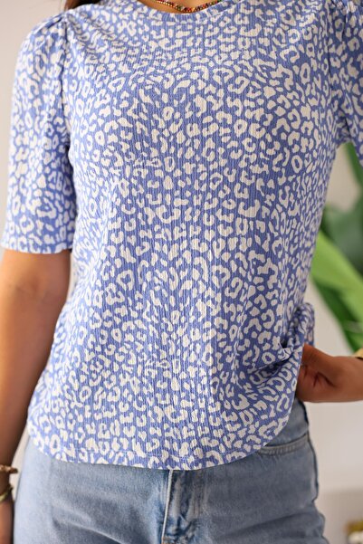 Kübra Tekstil Bluză pentru femei cu mânecă scurtă cu imprimeu leopard albastru – croială confortabilă și eleganță casuală – bluză pentru femei