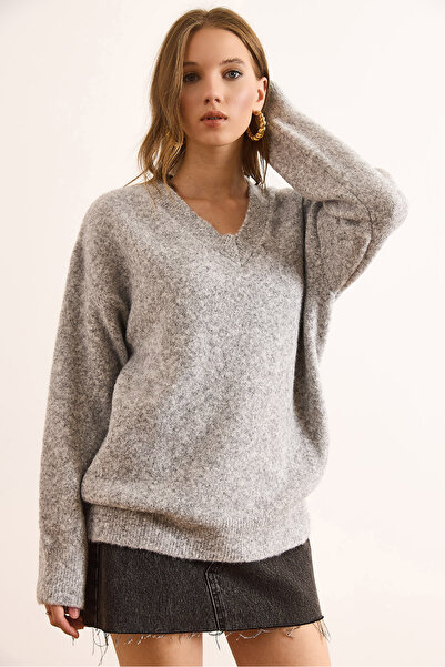 Olalook Women's Gray V-Neck Soft Textured Relaxed Fit Sweater Kzk-19000993