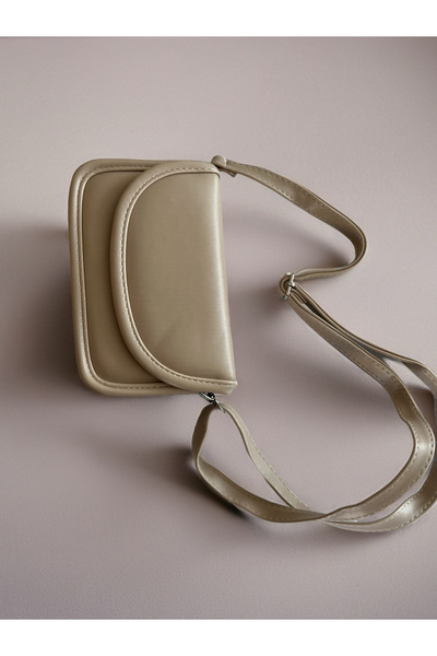 VELLA BAG حقيبة يد وكتف نسائية كريمية من ماركة بلوش موديل