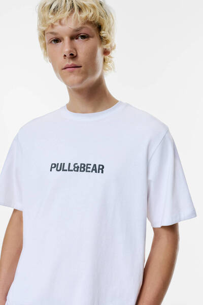 Pull & Bear Regular fit logo T-shirt