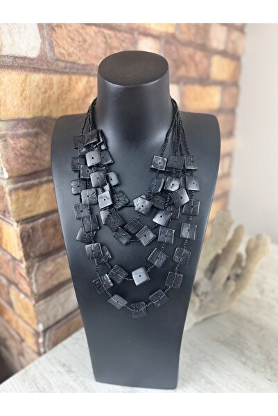 SEDEF TAKI Ahşap siyah kare sıra boncuklu kolye