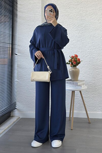 MELEK ARAZ بدلة مكونة من قطعتين بتفاصيل فتحة أمامية - أزرق داكن