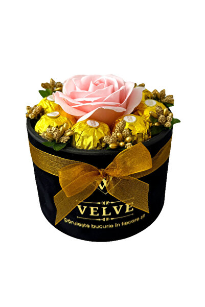 velve Aranjament floral Chocolate Rose cu un trandafir de sapun, stamine auri...