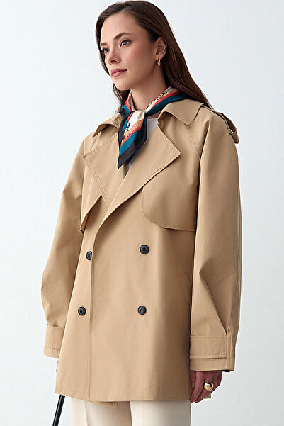 MissThetis Kruvaze Ceket Yaka Uzun Kol Düğmeli Çift Cep Kuşaklı Şık ve Cool Rüzgarlıklı Astarsız Kısa Trençkot