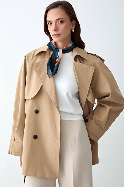 MissThetis Kruvaze Ceket Yaka Uzun Kol Düğmeli Çift Cep Kuşaklı Şık ve Cool Rüzgarlıklı Astarsız Kısa Trençkot