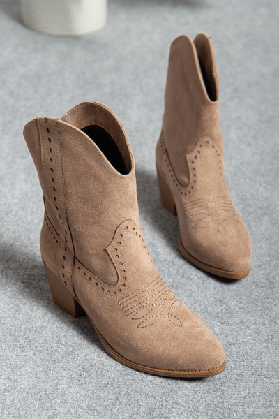 Mc vay Shoes Γυναικείες μπότες και μποτάκια με κοντό τακούνι με κέντημα Western Suede