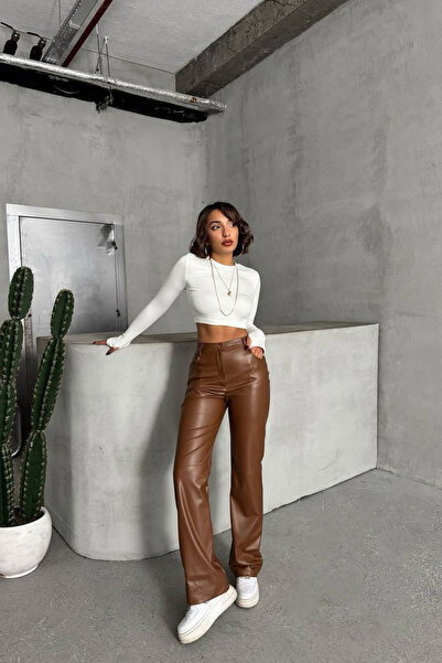 bacc Γυναικείο καφέ παντελόνι με διπλές τσέπες και εφαρμοστή γραμμή από τεχνητό δέρμα BCHN-25267542