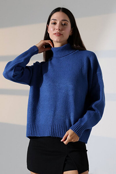 bacc سترة نسائية من التريكو الناعم ذو الرقبة العالية باللون النيلي BCES-252023