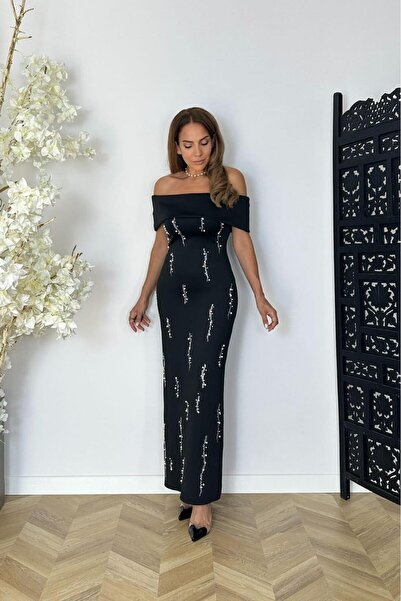 gesmoda فستان سهرة G1549 بياقة مادونا مزين بالأحجار واللؤلؤ باللون الأسود