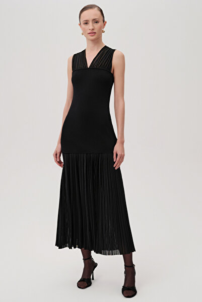 Exquise V Yaka Kolsuz Pileli Slim Fit Midi Triko Siyah Elbise