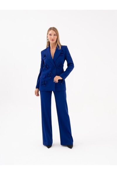 SERPİL Şık ve Zarif Kadın Ceket ve Pantolon Takımı – Çiçek Detaylı, Cebiyle P...