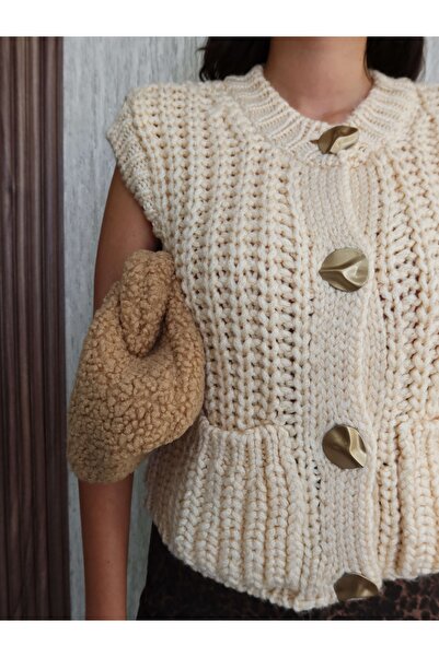 ESRAHELVACI Thick Knitted Buttoned Vest with Pocket Detail