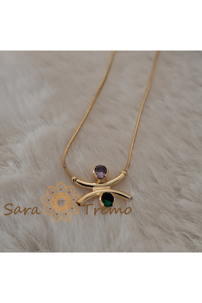 SaraTremo Colier Armonia – Colier placat cu aur de 18K cu zirconiu din ametist și smarald