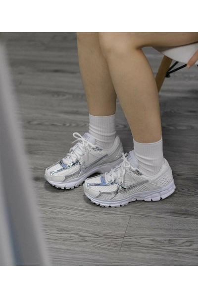 Nike Zoom Vomero 5 Sneaker 🏃‍♂️ Hız, Konfor ve Şıklık!