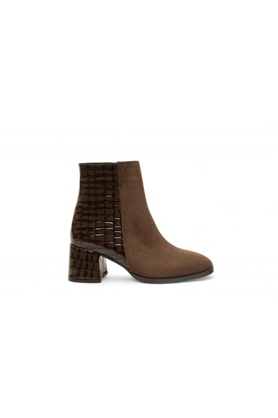 SEDRİK yeni sezon sadeliğiyle dikkat çeken önü süet arkası kırışık rugan kalın topuklu bot