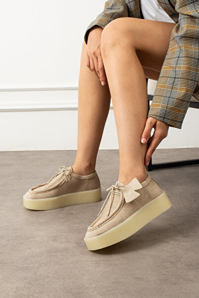 Lorenn Бежеві замшеві туфлі-лофери на товстій підошві з шнурівкою